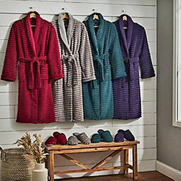 Geneva Intimates & Sleepwear Geneva Textured Robe Slipper Set